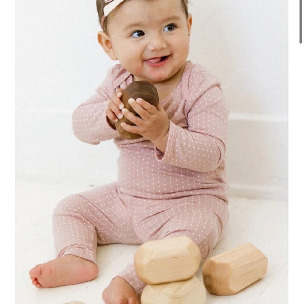 Solly Baby Sleeper in Blush Swiss Dot